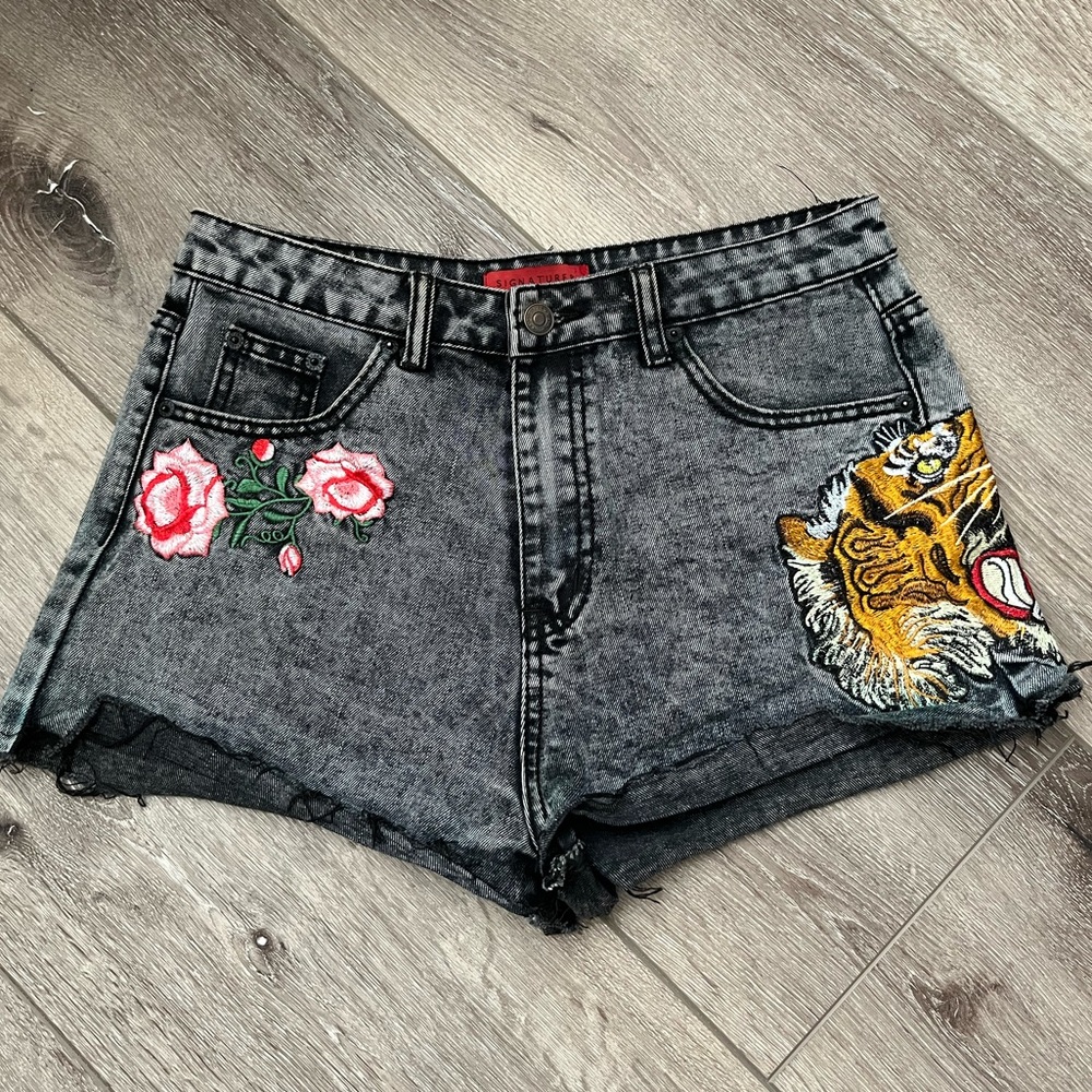 Signature 8 Denim Embroidered Floral Tiger Shorts